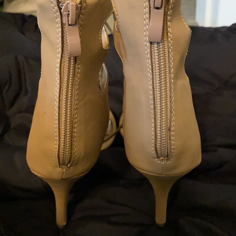 Women’s size 7 1/2 High Heels - Picture 15 of 16